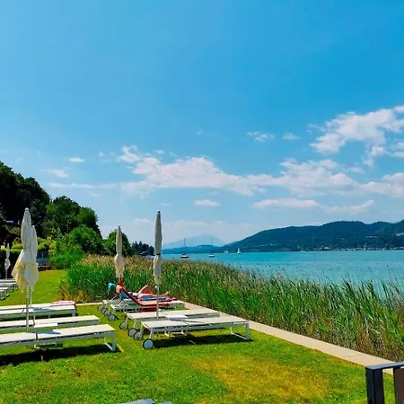 Hermitage Woerthersee Penthouse 아파트